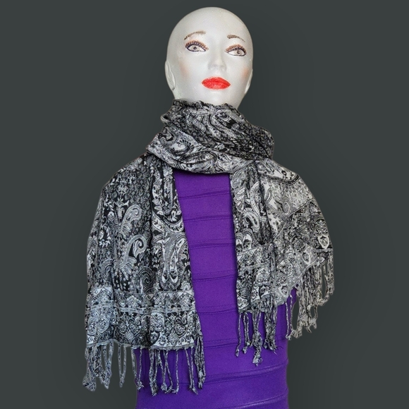 Chic Black and Gray Paisley Scarf - Picture 3 of 7